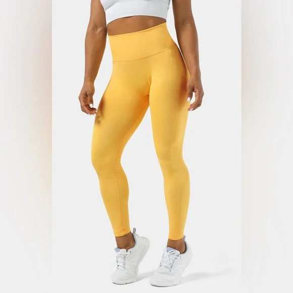 Seamless Butt Lifting High Waisted Leggings - NWT Hard Find halara - Picture 2 of 2